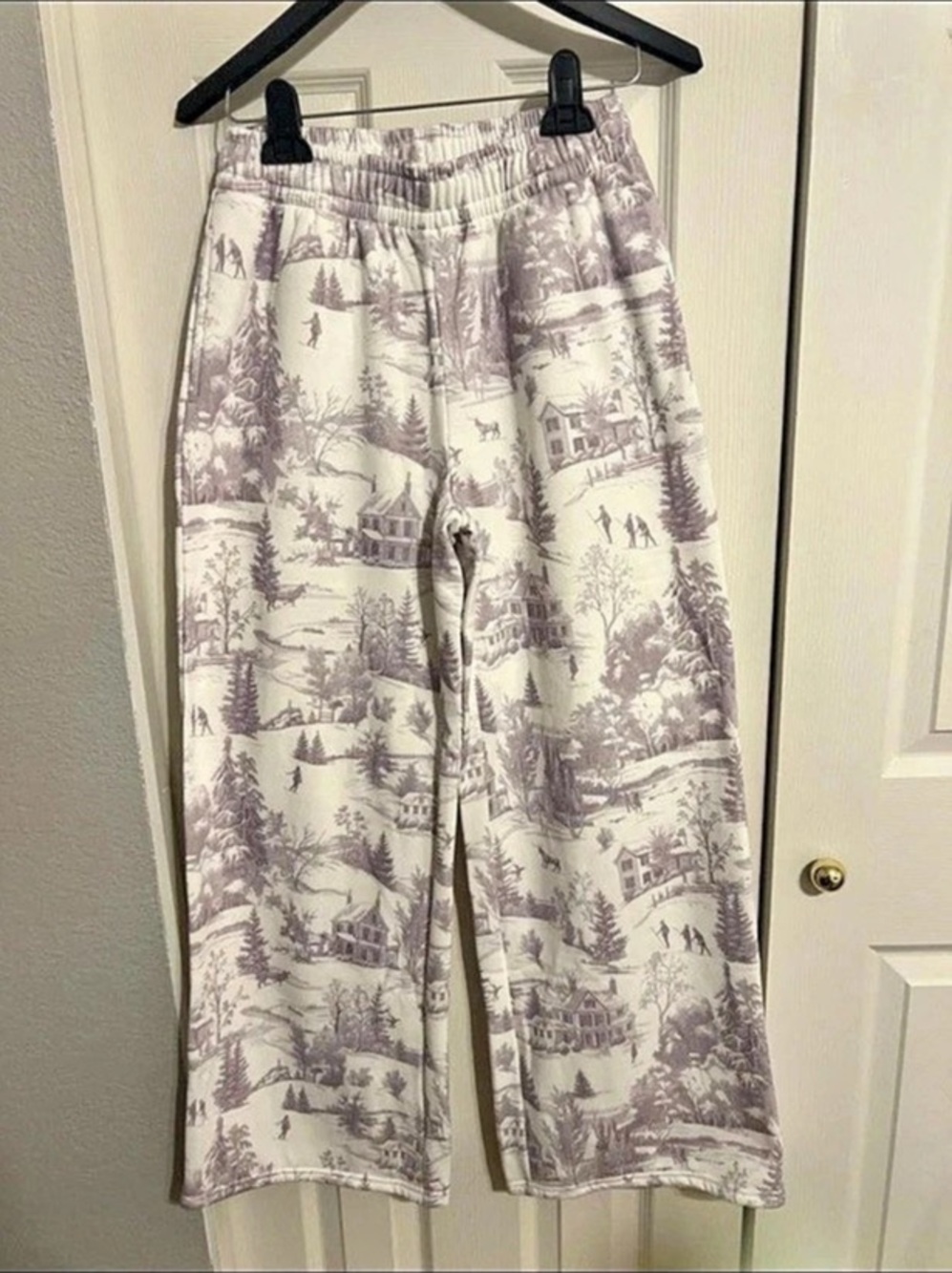 Peach Love winter scene Wide Leg Pants Gray & White